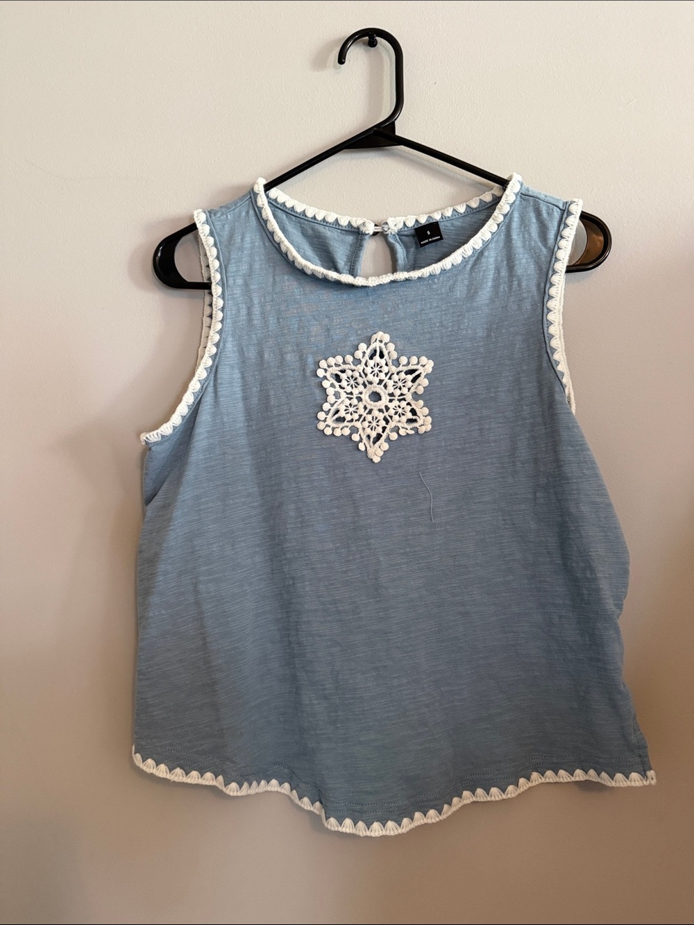 Women’s Light Blue Crochet-Trim Sleeveless Tank Top